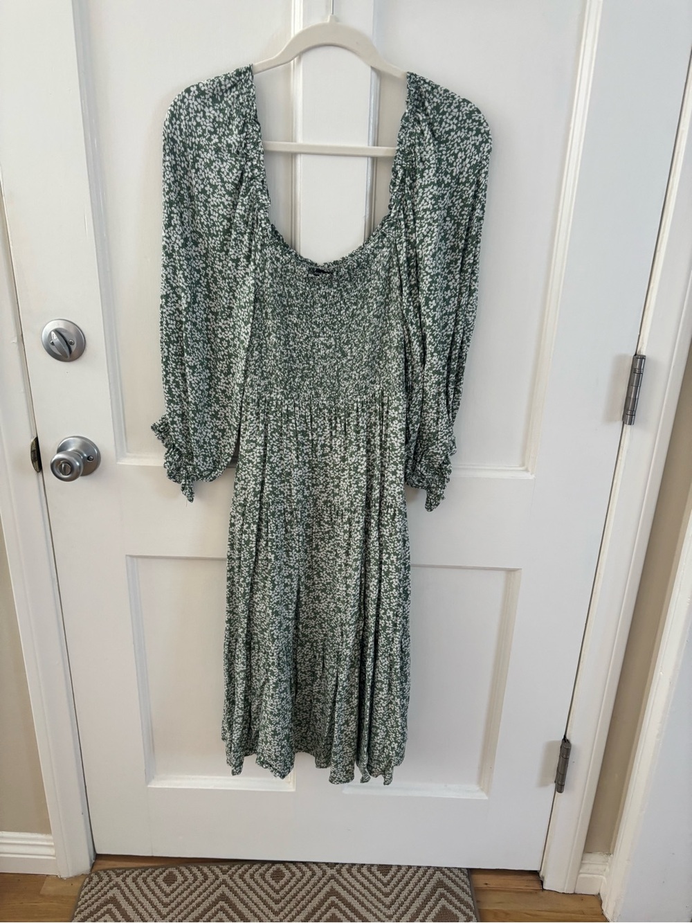 2 for $25 🦋mittoshop Green Floral Midi Dress with Puff Sleeves